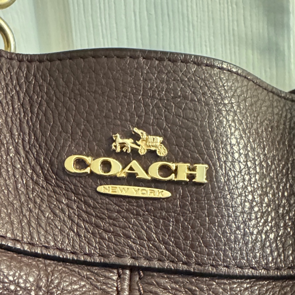 Coach Dark Brown Leather Shoulder Bag with Gold Hardware - Picture 4 of 8